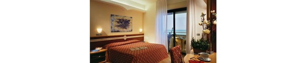 Hotel Europa Beach Village จูเลียโนวา ภายนอก รูปภาพ