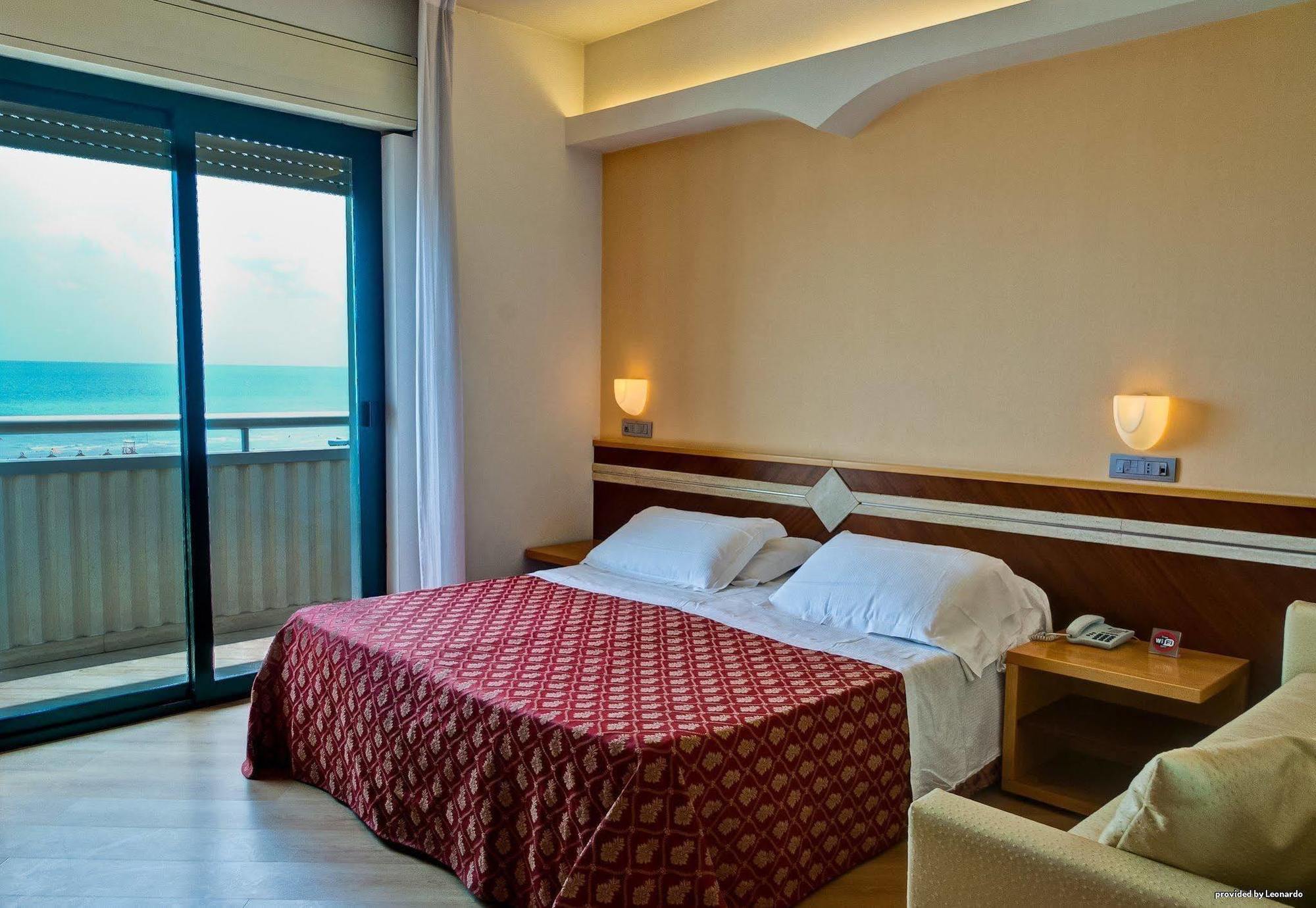 Hotel Europa Beach Village จูเลียโนวา ภายนอก รูปภาพ